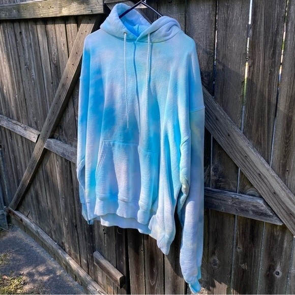 NEW Light Baby Blue Tie Dye Unisex Hoodie Medium - Picture 3 of 6